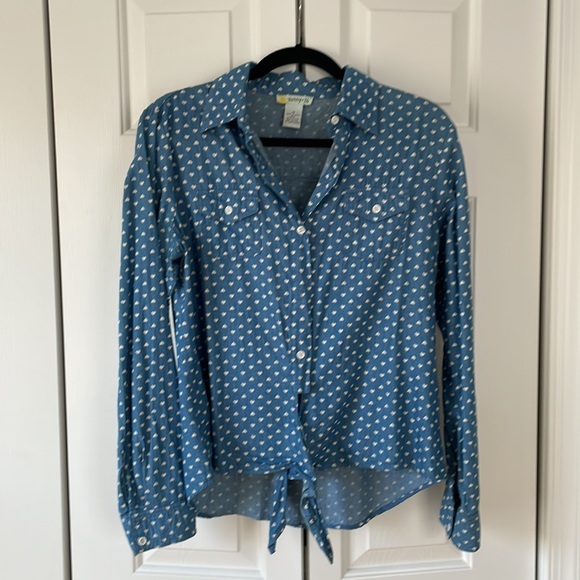 Cropped Chambray Tie Front Top with Hearts - Picture 4 of 4